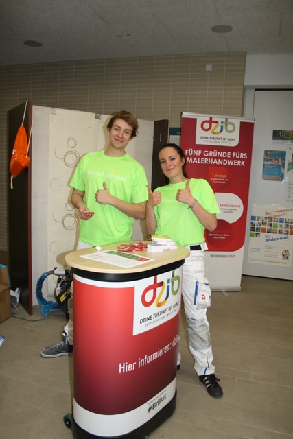 Teamarbeit am Messestand!